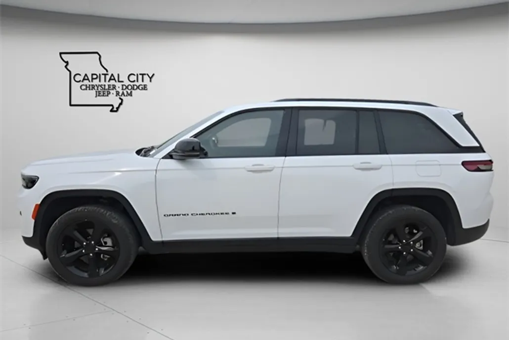 2024 Jeep Grand Cherokee Limited photo 1