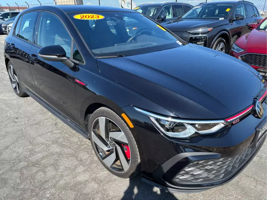 2023 Volkswagen Golf GTI SE photo 1