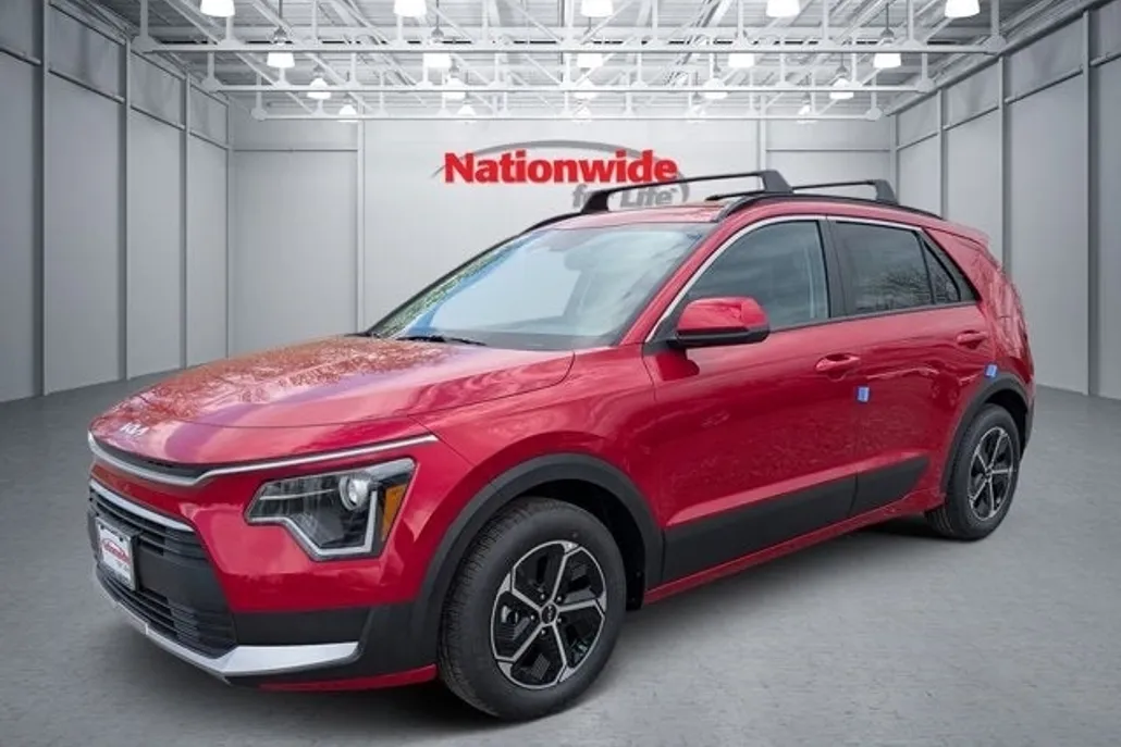 2025 Kia Niro LX photo 1