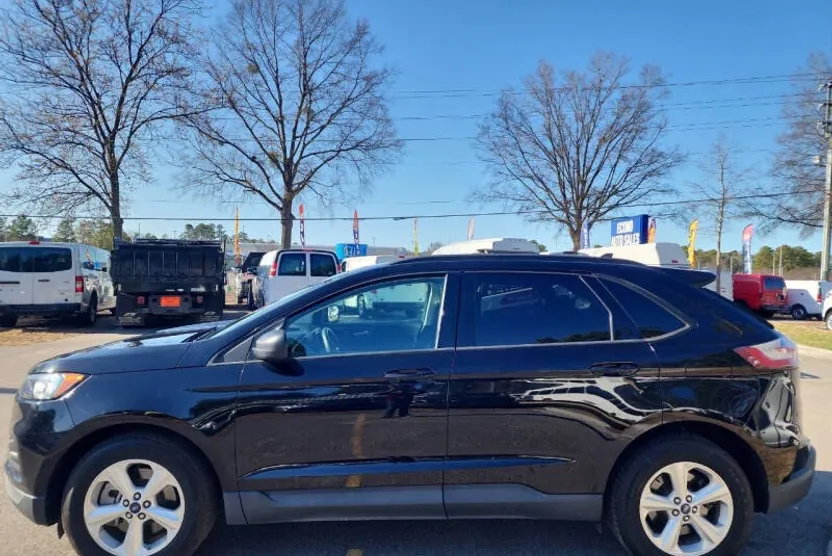 2021 Ford Edge SE photo 1