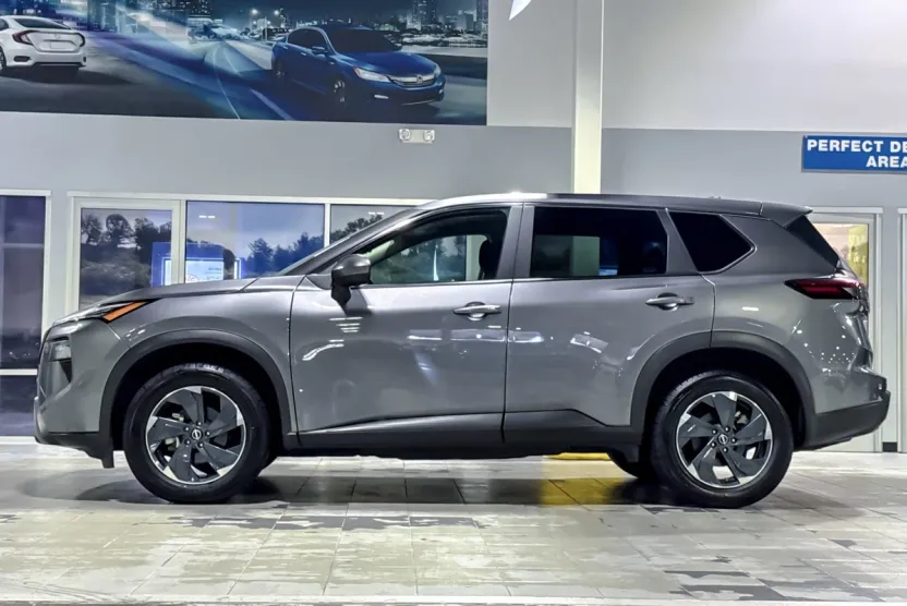 2024 Nissan Rogue SV photo 1