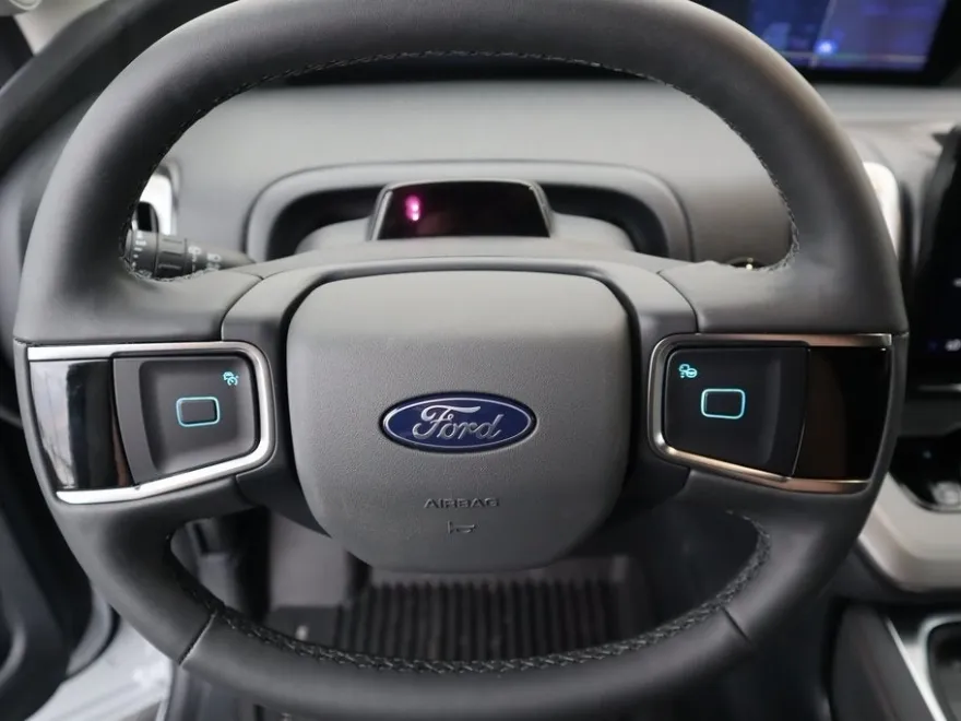 2025 Ford Expedition photo 1