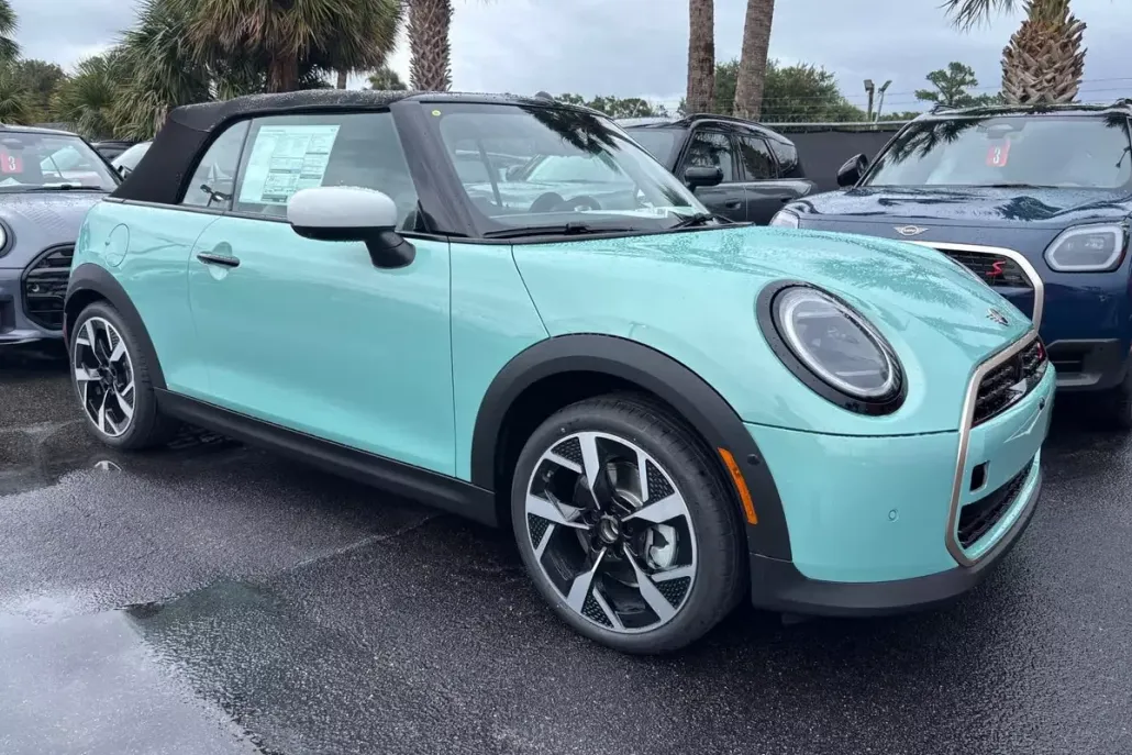 2026 Mini Cooper S Iconic photo 1