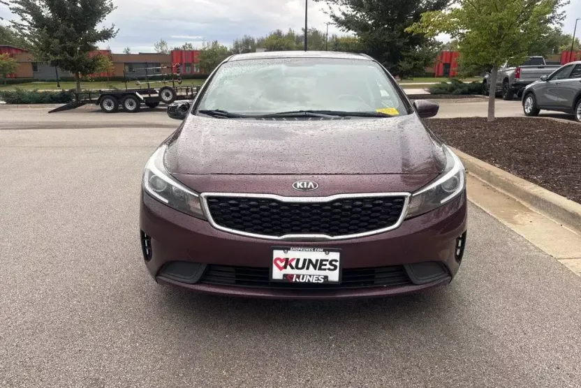 2017 Kia Forte LX Base photo 1