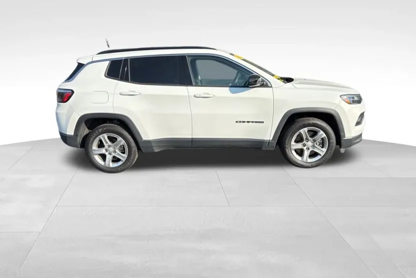 2023 Jeep Compass Latitude photo 1