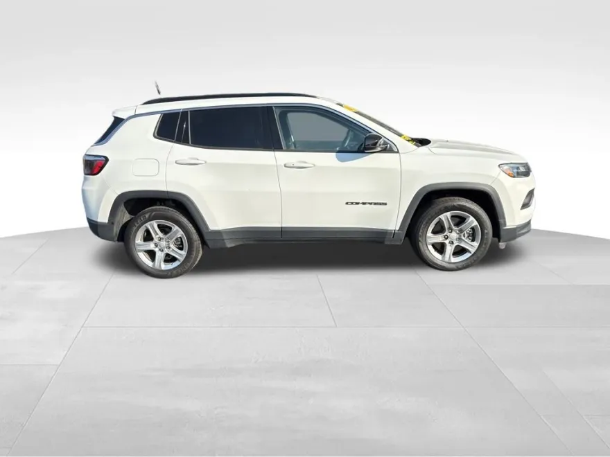 2023 Jeep Compass Latitude photo 1