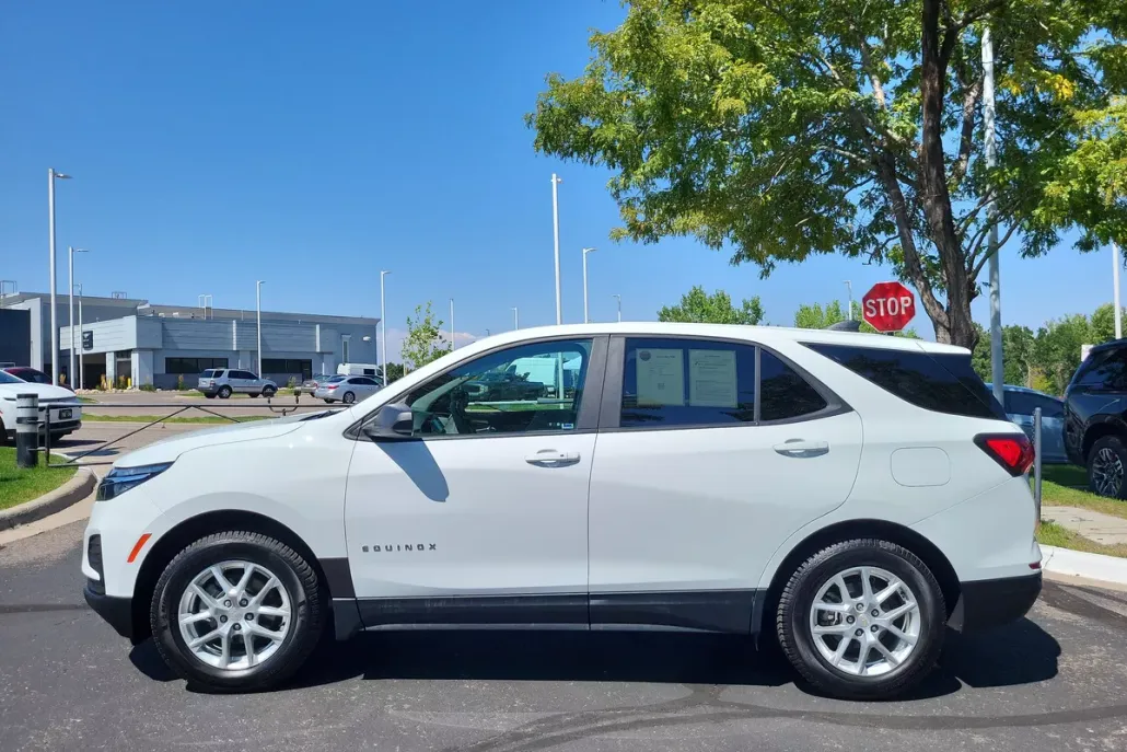 2023 Chevrolet Equinox LS photo 1