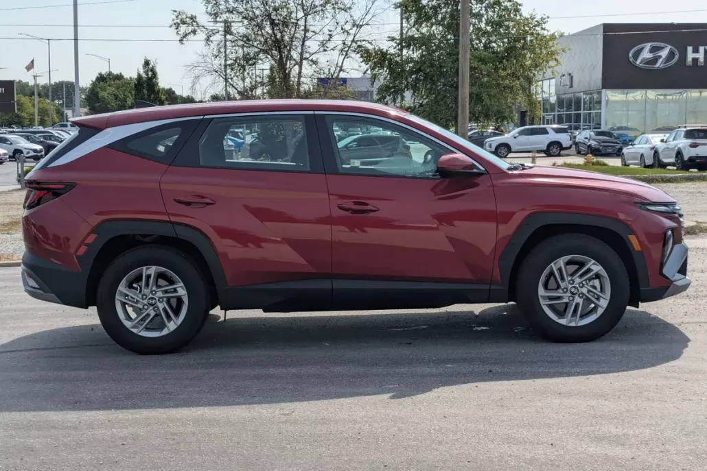 2025 Hyundai Tucson SE photo 1