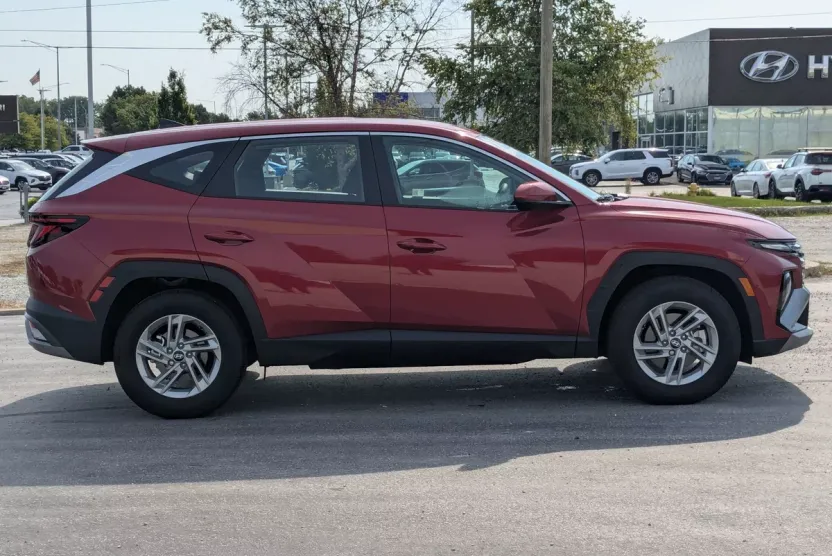 2025 Hyundai Tucson SE photo 1