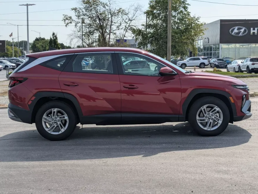 2025 Hyundai Tucson SE photo 1