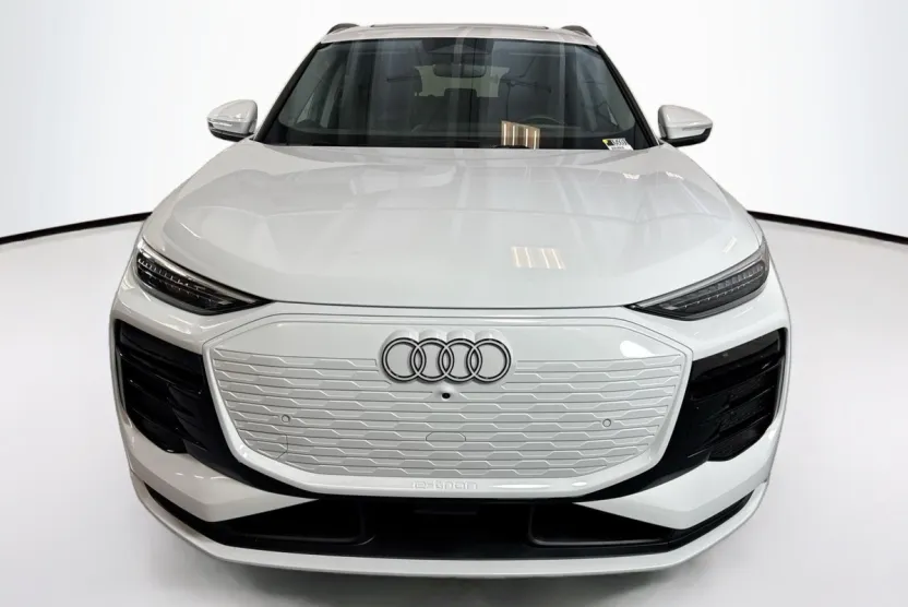 2025 Audi Q6 E-tron Premium Plus photo 1