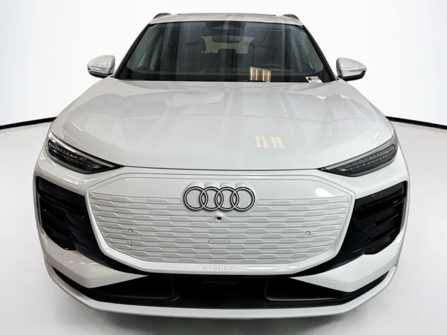 2025 Audi Q6 E-tron Premium Plus photo 1