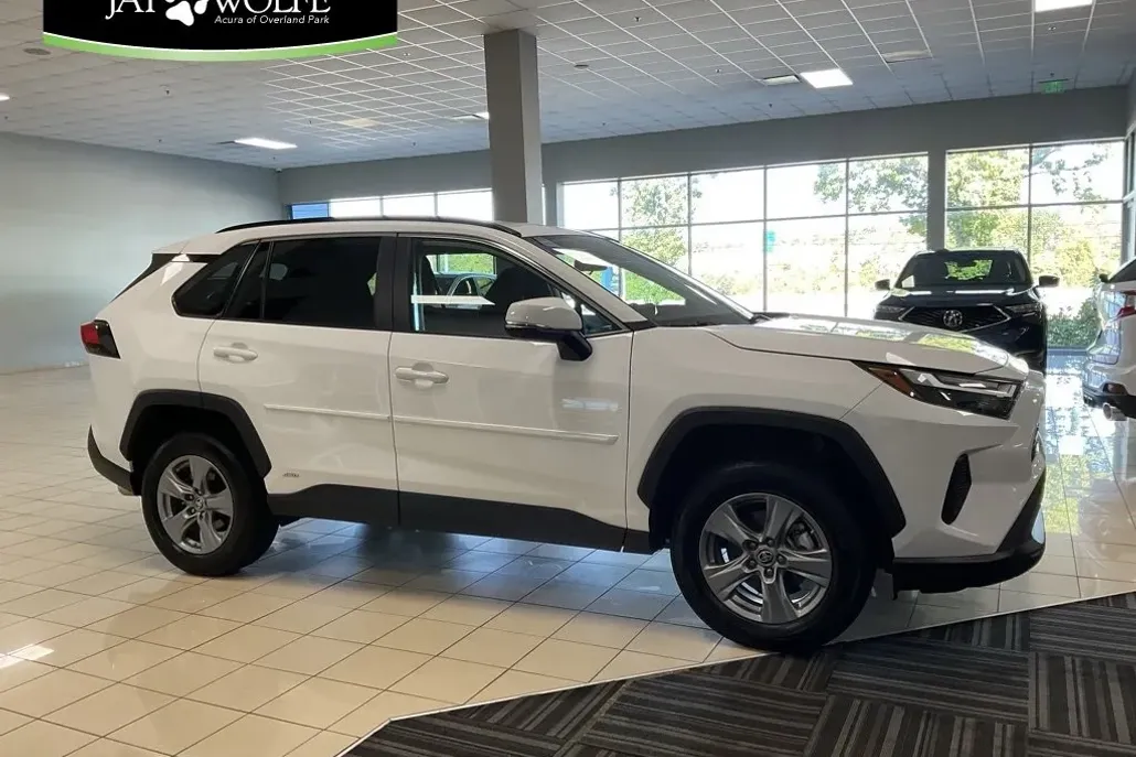2024 Toyota RAV4 Hybrid LE photo 1