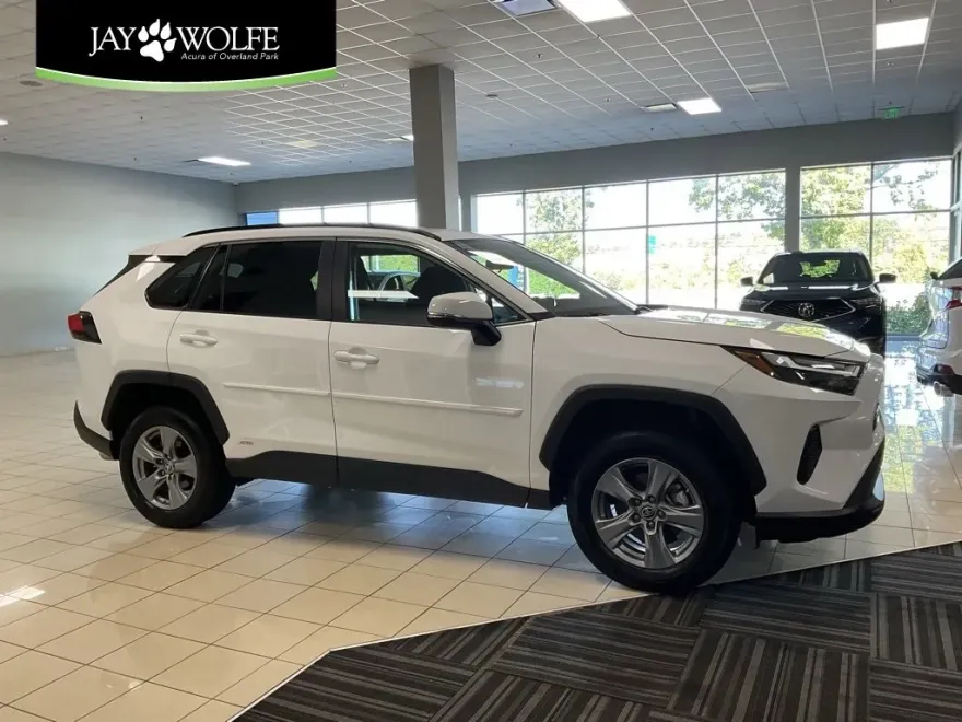 2024 Toyota RAV4 Hybrid LE photo 1
