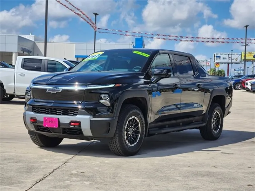 2026 Chevrolet Silverado photo 1