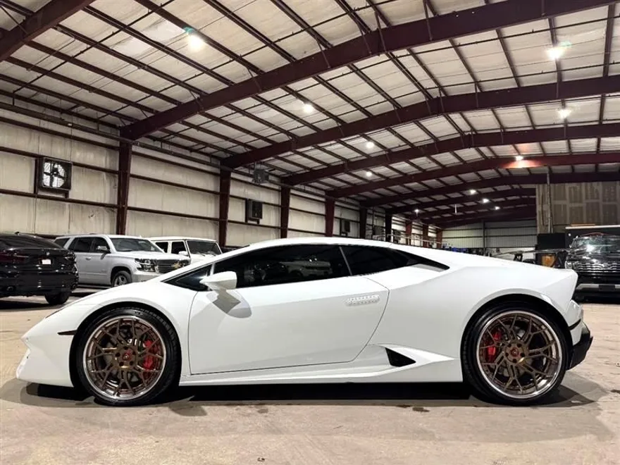 2016 Lamborghini Huracan Coupe photo 10