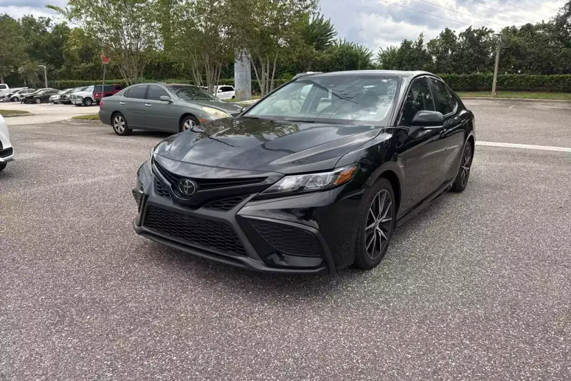 2023 Toyota Camry SE photo 1