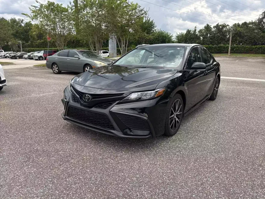 2023 Toyota Camry SE photo 1