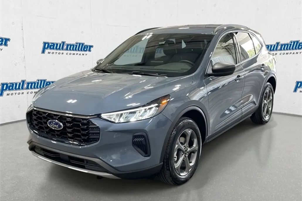 2026 Ford Escape ST-Line photo 1