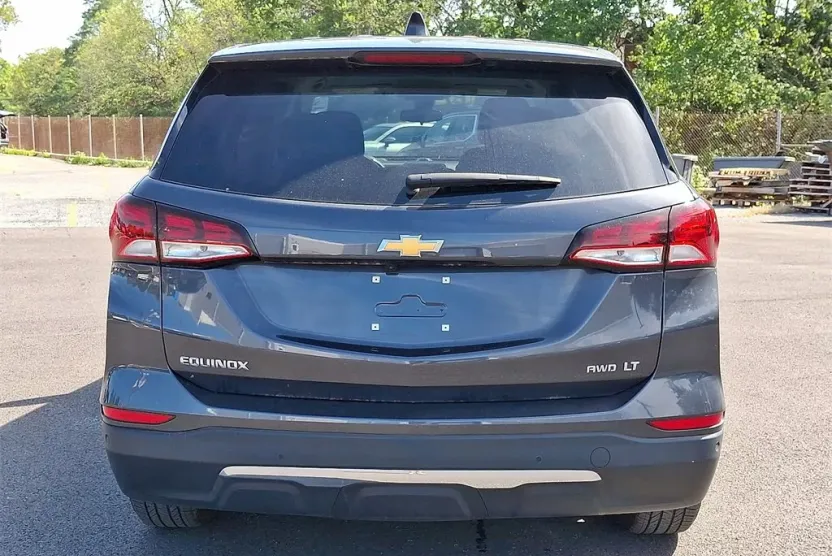 2022 Chevrolet Equinox LT photo 1