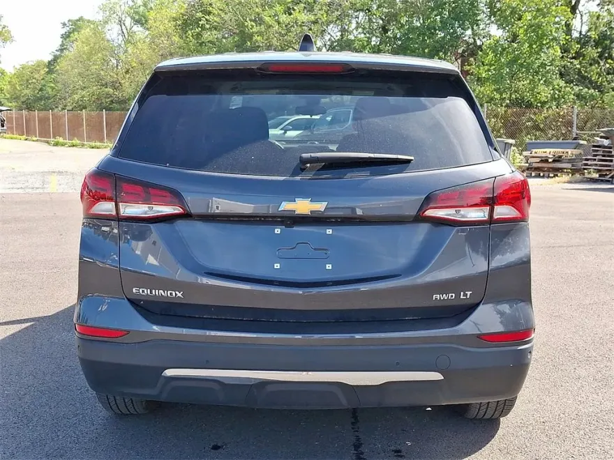 2022 Chevrolet Equinox LT photo 1