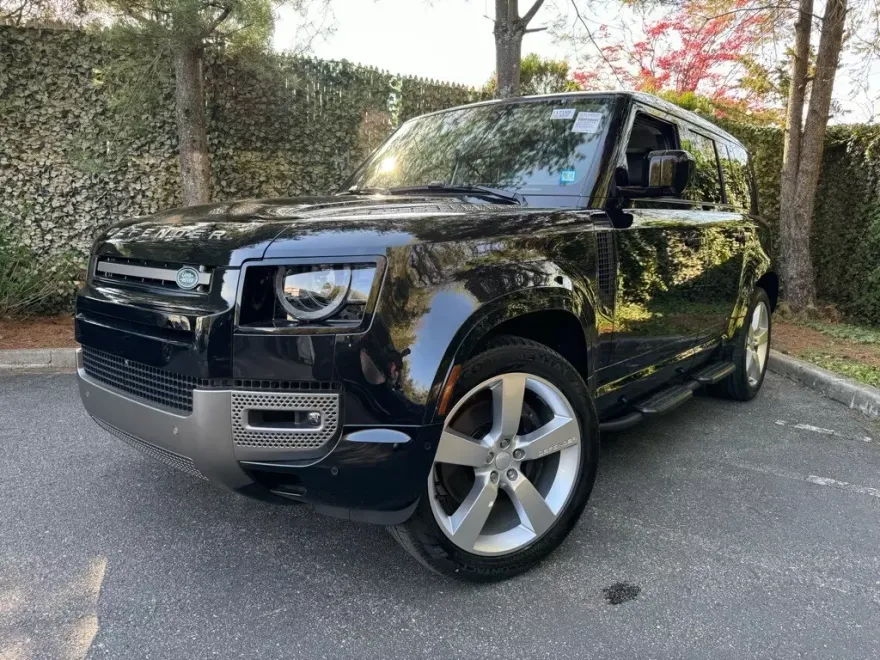 2025 Land Rover Defender 110 X-Dynamic SE photo 1