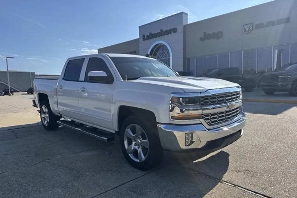 2018 Chevrolet Silverado 1500 LT photo 1