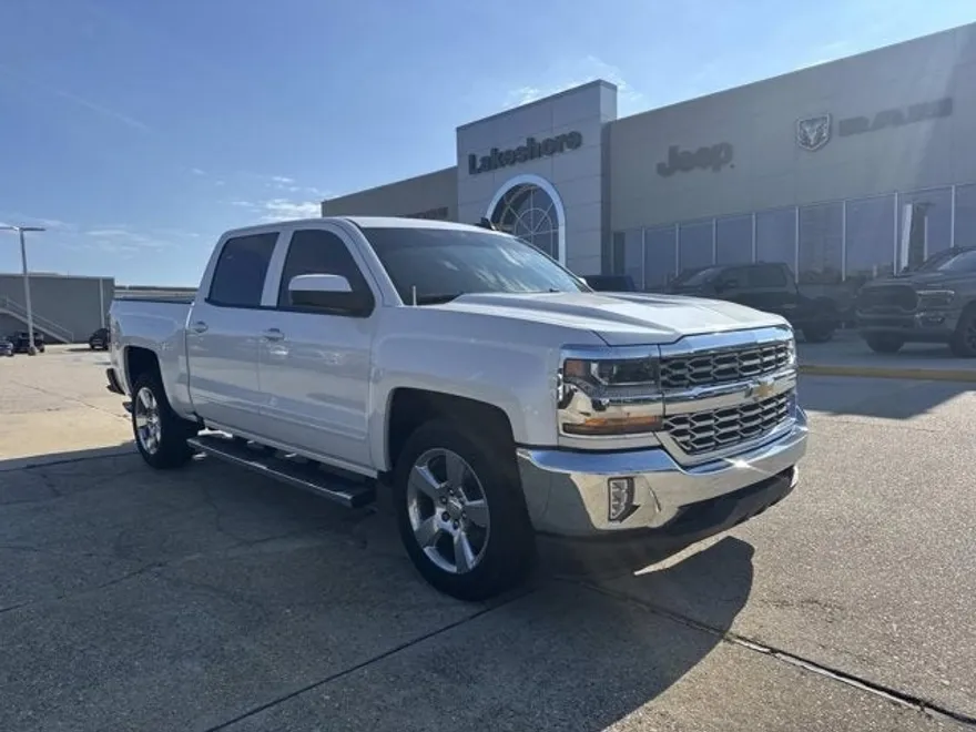 2018 Chevrolet Silverado 1500 LT photo 1