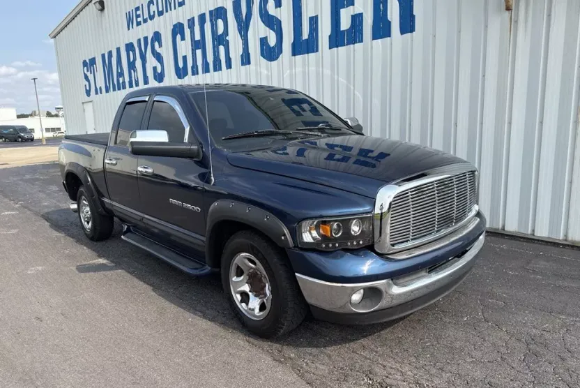 2004 Dodge Ram SLT photo 1