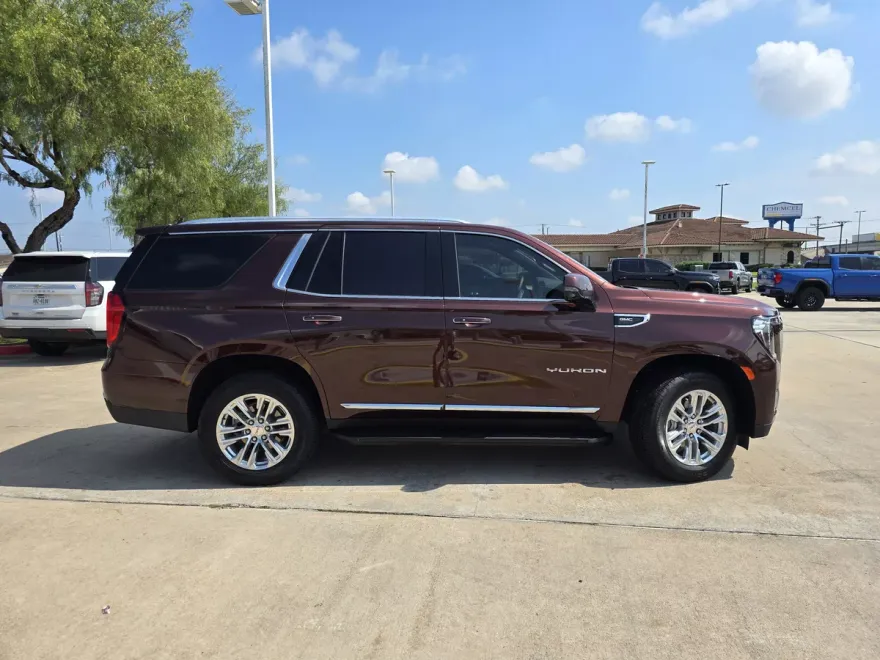 2023 Gmc Yukon SLT photo 1