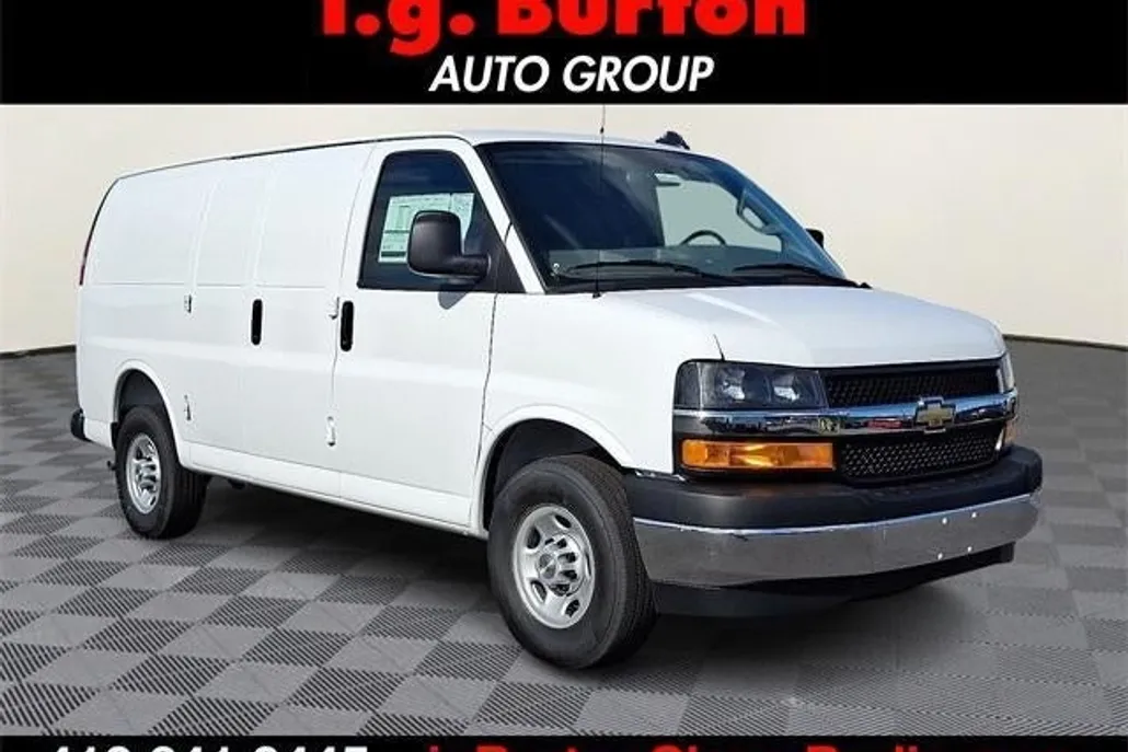 2025 Chevrolet Express Cargo 2500 Base photo 1