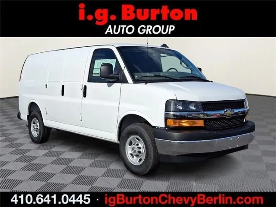 2025 Chevrolet Express Cargo 2500 Base photo 1