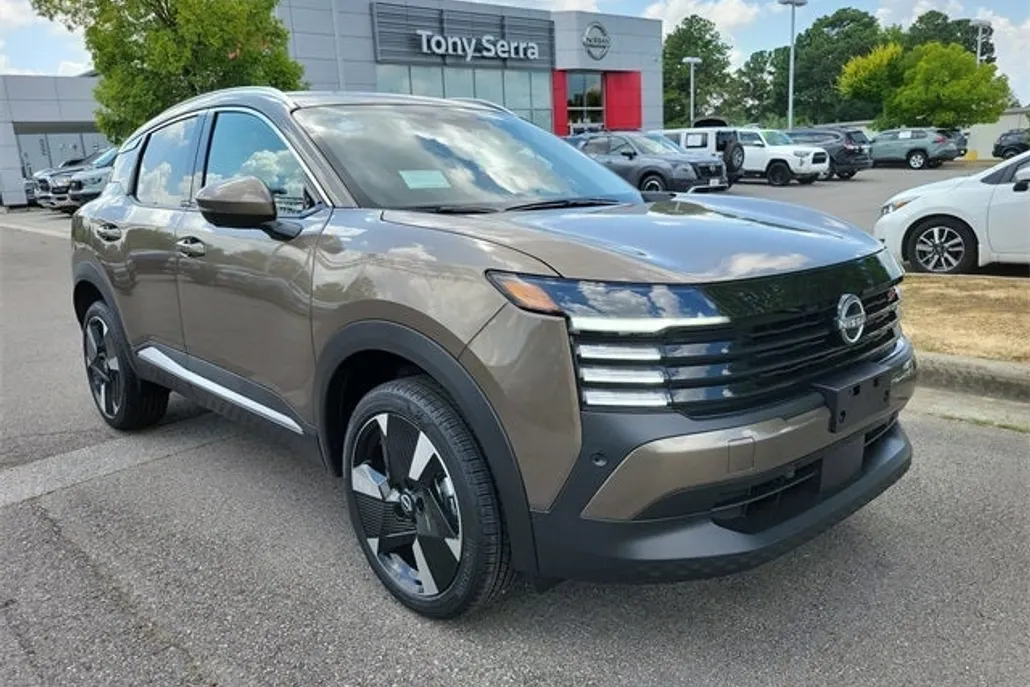 2025 Nissan Kicks SR photo 1