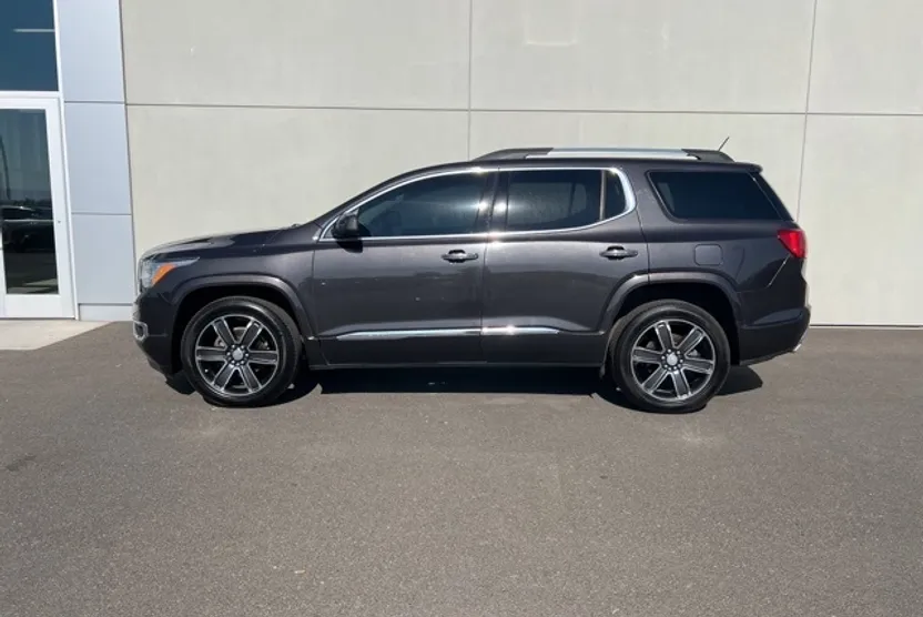 2017 Gmc Acadia Denali photo 1