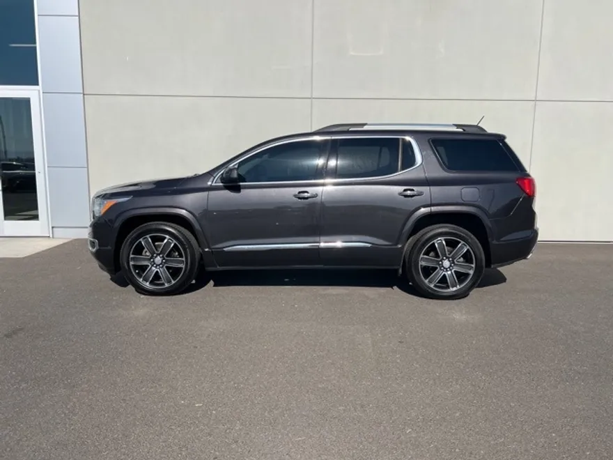 2017 Gmc Acadia Denali photo 1
