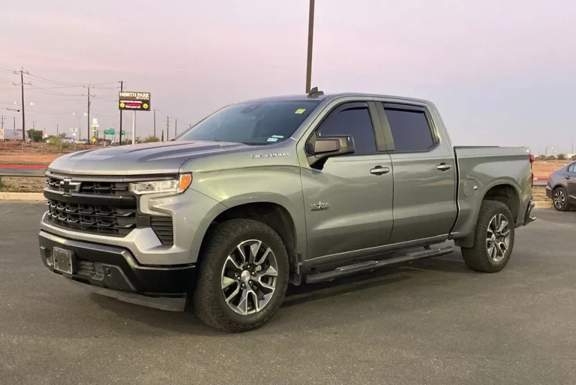 2023 Chevrolet Silverado 1500 LT photo 1