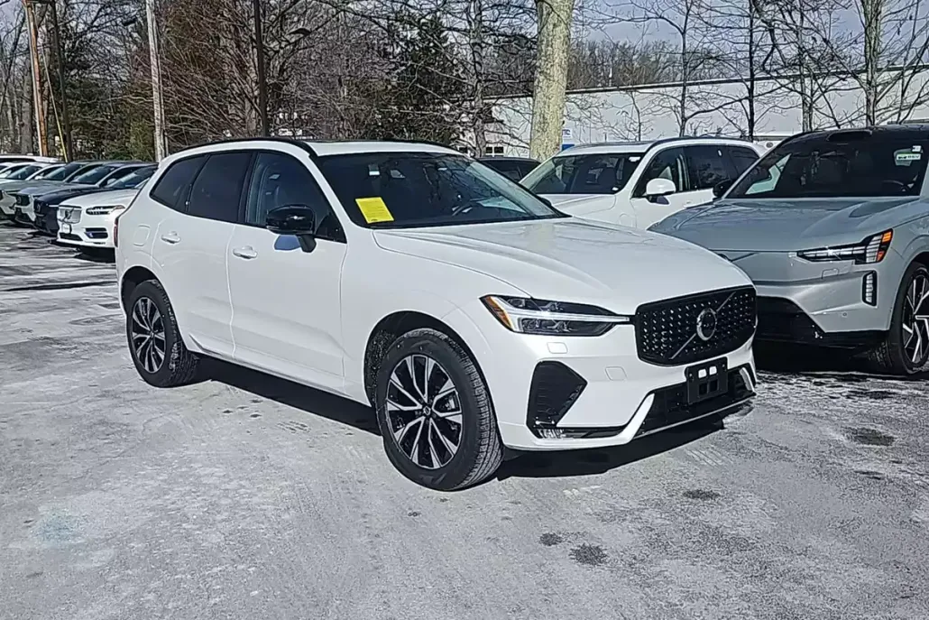 2025 Volvo XC60 B5 Core photo 1