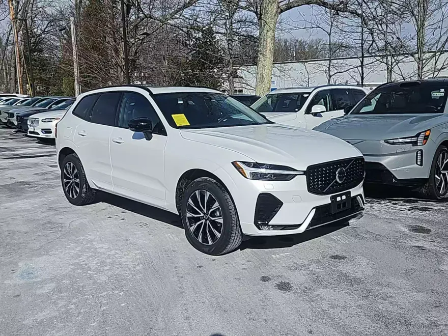 2025 Volvo XC60 B5 Core photo 1