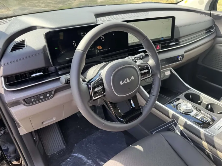 2026 Kia Carnival EX photo 1