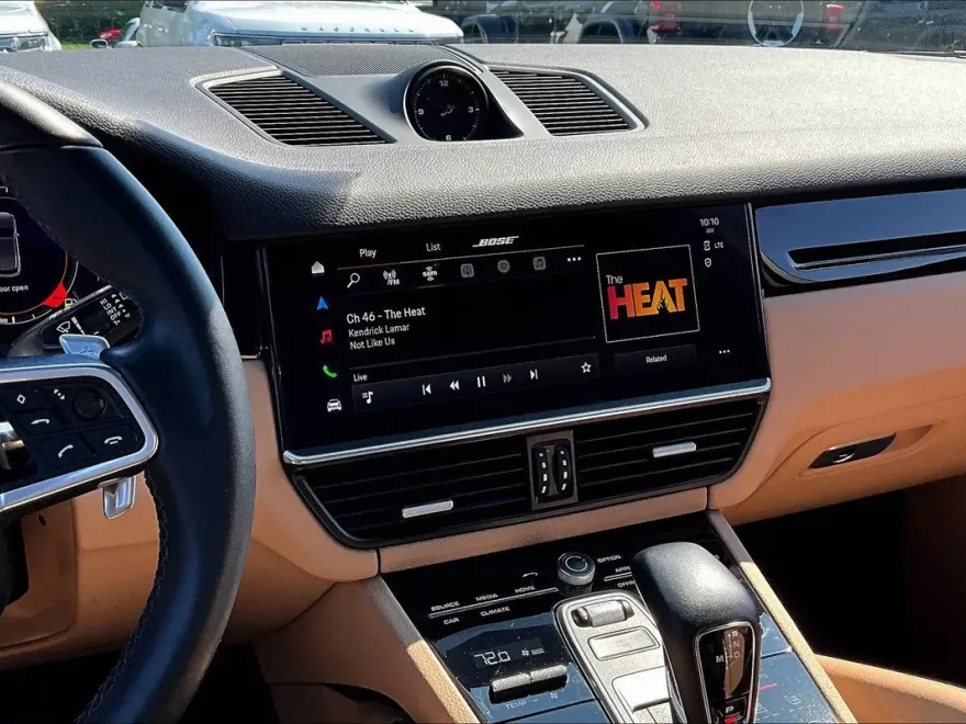 2023 Porsche Cayenne Platinum Edition photo 7