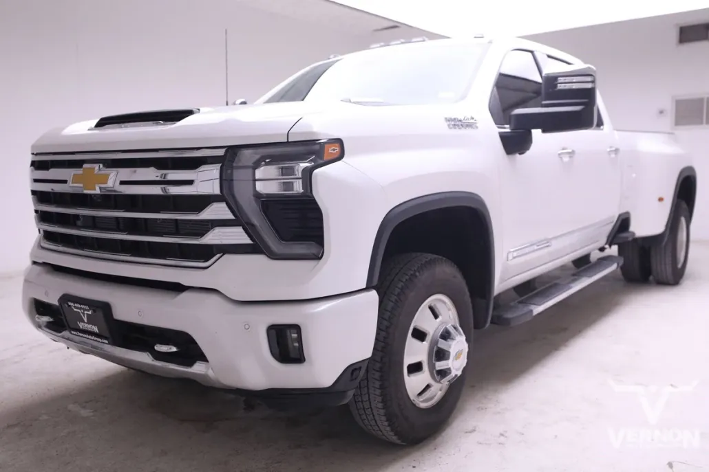 2025 Chevrolet Silverado 3500HD High Country photo 1