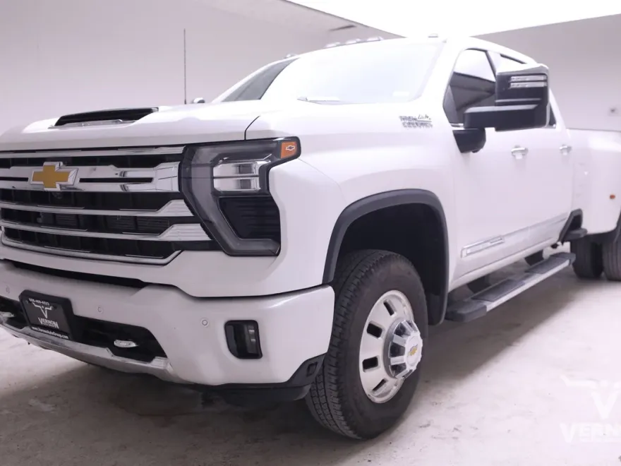 2025 Chevrolet Silverado 3500HD High Country photo 1