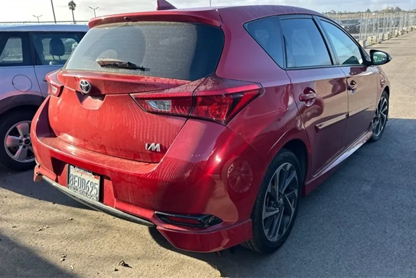 2018 Toyota Corolla iM photo 1