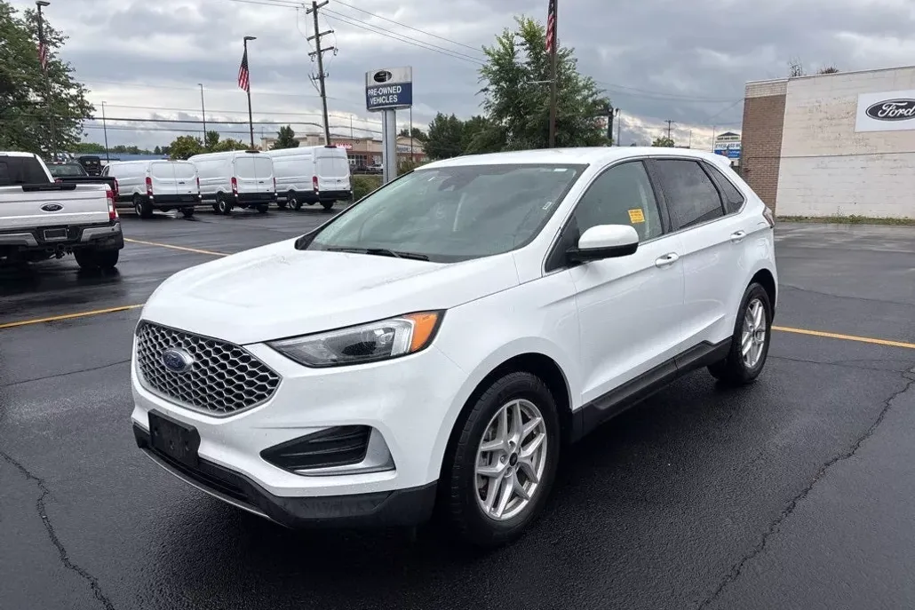 2024 Ford Edge SEL photo 1