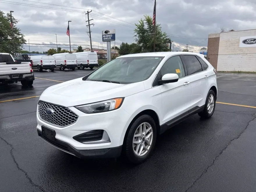 2024 Ford Edge SEL photo 1