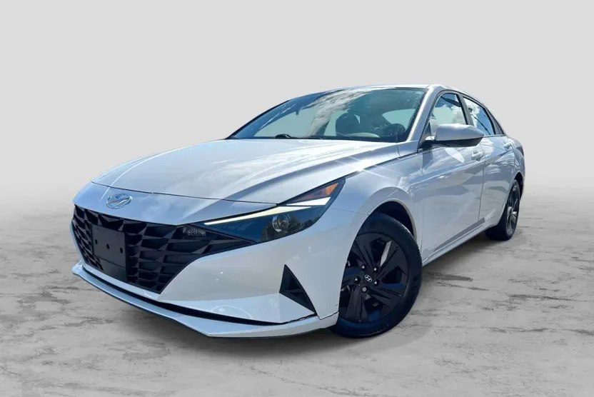 2022 Hyundai Elantra SEL Convenience photo 1
