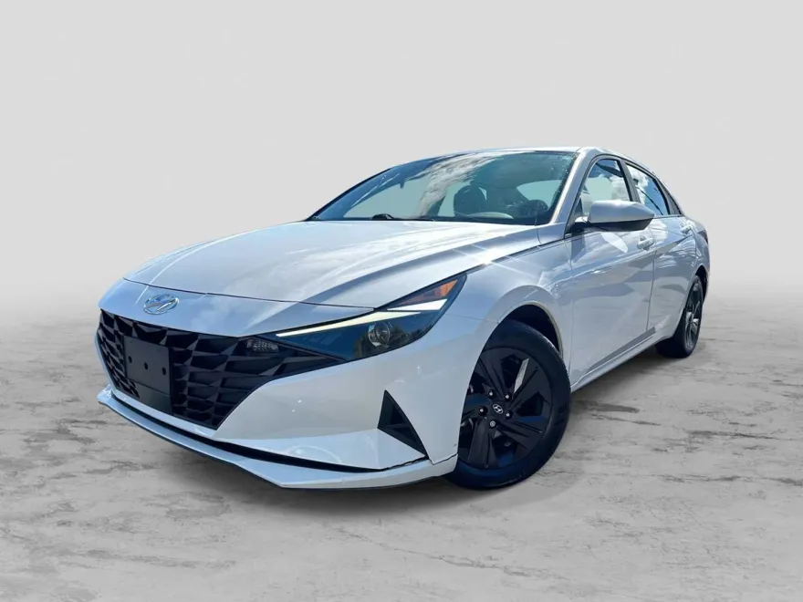2022 Hyundai Elantra SEL Convenience photo 1