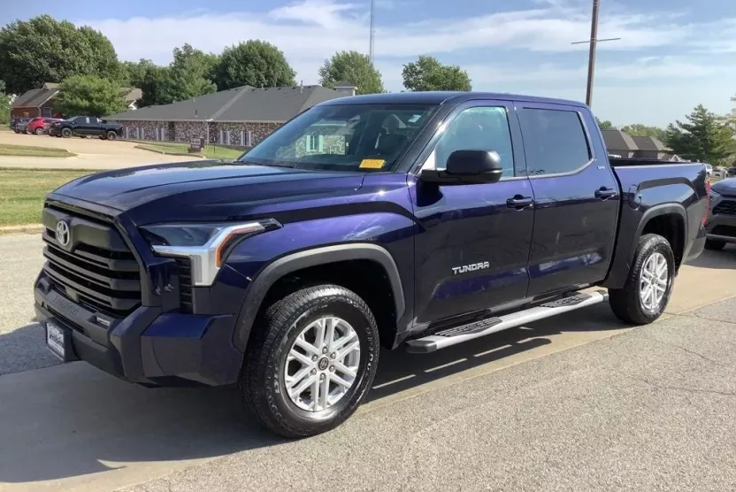 2023 Toyota Tundra SR5 photo 1