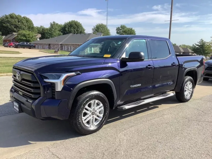 2023 Toyota Tundra SR5 photo 1