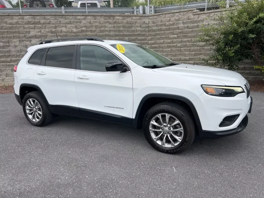 2022 Jeep Cherokee Latitude Lux photo 1